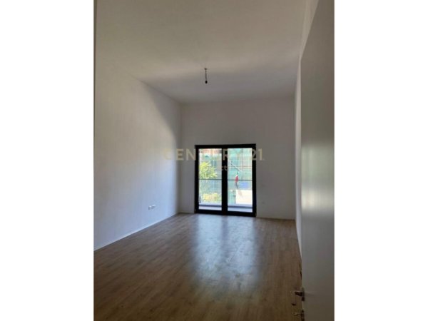 Tirane, jepet me qera apartament 2+1 Kati 1, 113 m² (Rruga e dibres)