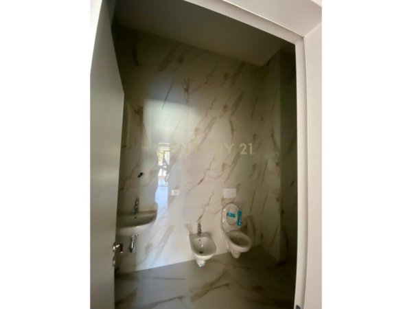 Tirane, jepet me qera apartament 2+1 Kati 1, 113 m² (Rruga e dibres)