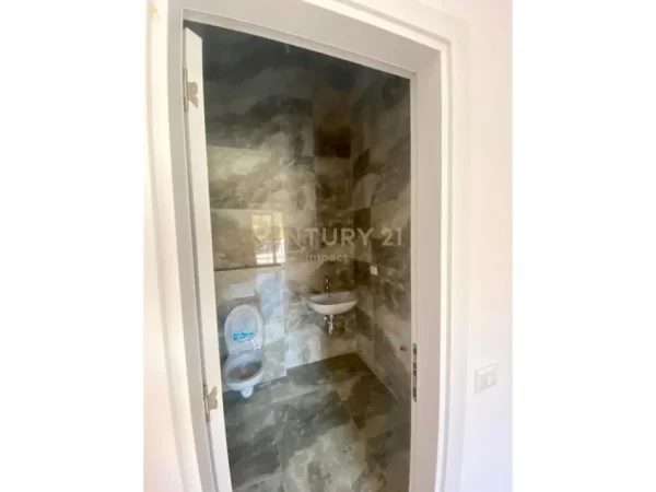Tirane, jepet me qera apartament 2+1 Kati 1, 113 m² (Rruga e dibres)