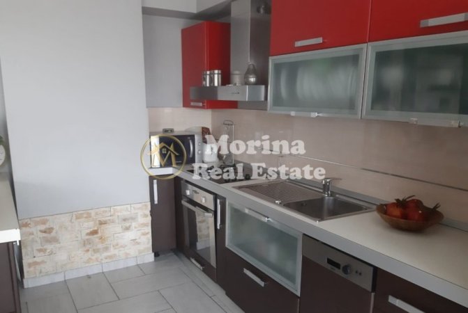 Tirane, jepet me qera apartament 3+1 Kati 6, 193 m² 900 € (21 Dhjetori)