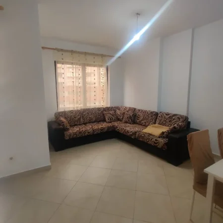 Tirane, jepet me qera apartament 1+1+Ballkon Kati 4, 60 m² 430 € (ASTIR)