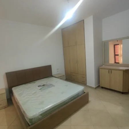 Tirane, jepet me qera apartament 1+1+Ballkon Kati 4, 60 m² 430 € (ASTIR)