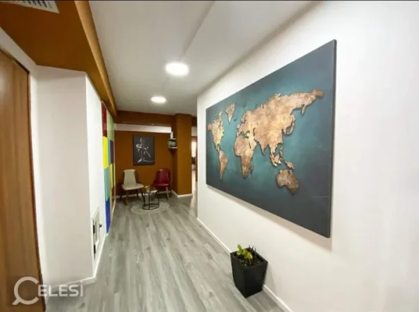 Tirane, jepet me qera zyre Kati 2, 200 m² 3.500 € (BLLOKU)