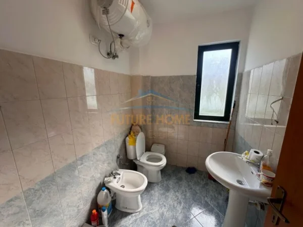 Tirane, jepet me qera apartament 2+1 Kati 1, 94 m² 400 € (Rruga "Misto Mame")