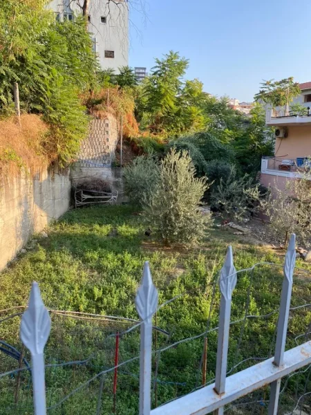 Tirane, shitet truall , 300 m² 90.000 € (Rruga e Elbasanit)