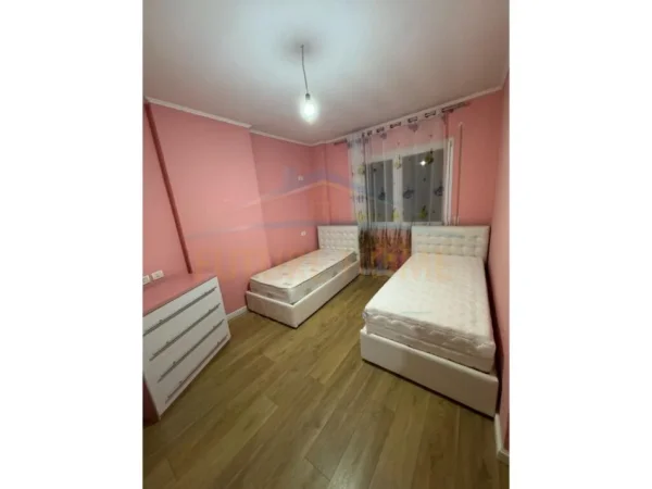 Tirane, shitet apartament 3+1+Ballkon Kati 1, 144 m² 252.000 € (Prane Kopshtit Zoologjik,Tiranë)