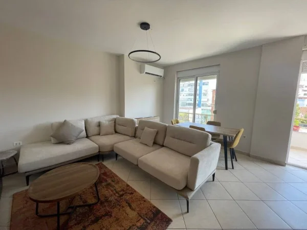 Tirane, jepet me qera apartament 2+1+Ballkon Kati 3, 110 m² 850 € (Rruga e Kavajes)