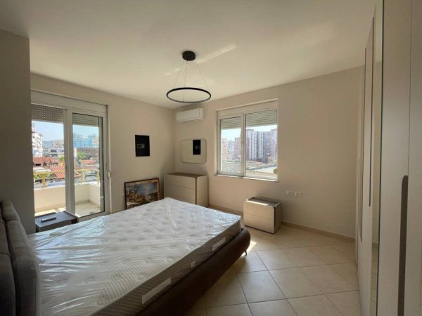 Tirane, jepet me qera apartament 2+1+Ballkon Kati 3, 110 m² 850 € (Rruga e Kavajes)