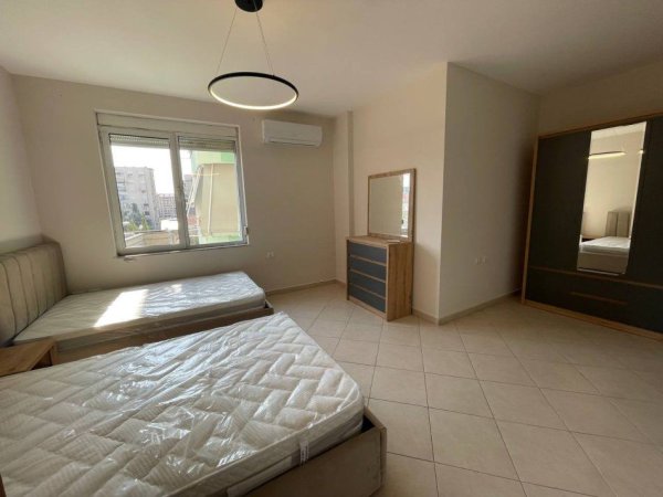Tirane, jepet me qera apartament 2+1+Ballkon Kati 3, 110 m² 850 € (Rruga e Kavajes)
