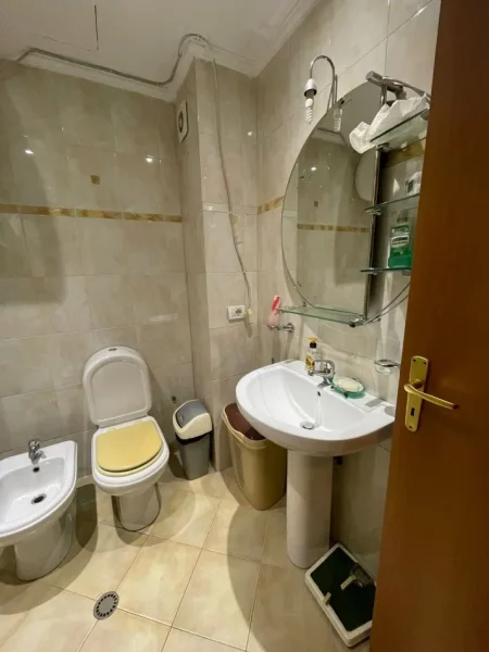 Tirane, shitet apartament 1+1+Ballkon Kati 5, 60 m² 150.000 € (qender)