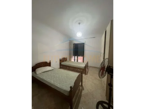 Tirane, jepet me qera apartament 2+1 Kati 4, 107 m² 400 € (Unaza e Re)