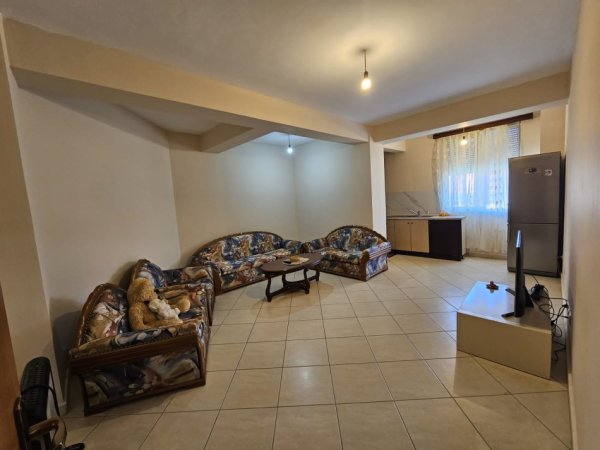 Tirane, jepet me qera apartament 2+1 Kati 4, 104 m² 500 € (Kopshti Botanik)