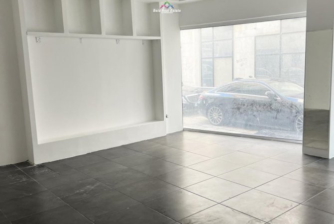 Tirane, shitet dyqan Kati 0, 63 m² 135.000 € (Astir)
