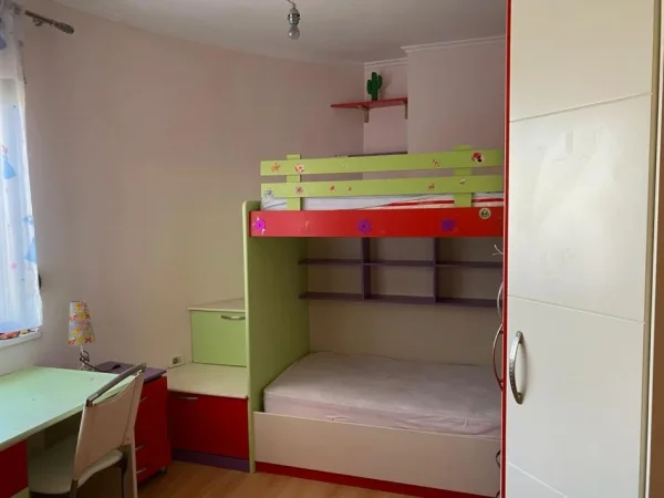 Tirane, jepet me qera apartament 2+1+2 Kati 5, 95 m² 650 € (RRUGA E ELBASANIT)