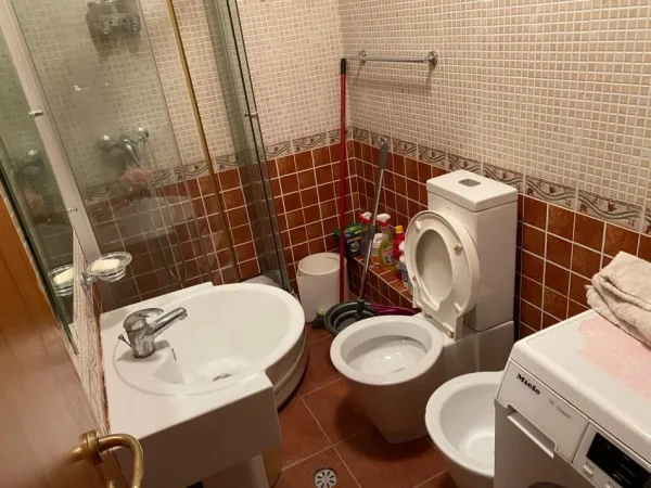 Tirane, jepet me qera apartament 2+1+2 Kati 5, 95 m² 650 € (RRUGA E ELBASANIT)