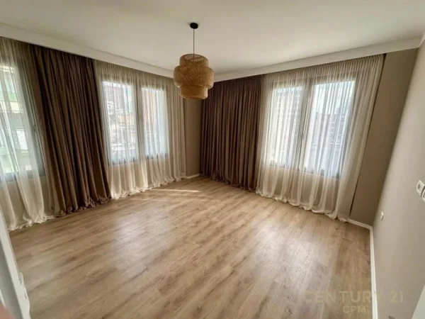 Tirane, shes apartament 2+1+Ballkon Kati 2, 105 m² 235.000 € (Frosina Plaku)
