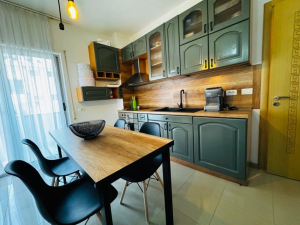 Durres, jepet me qera apartament 1+1+Ballkon Kati 2, 65 m² 400 € (Hafiz Podgorica Palestra Jonas)