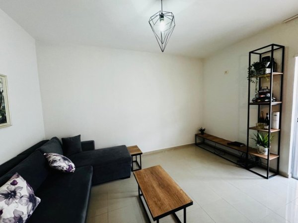 Durres, jepet me qera apartament 1+1+Ballkon Kati 2, 65 m² 400 € (Hafiz Podgorica Palestra Jonas)