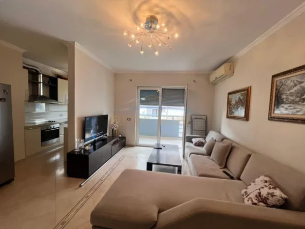 Tirane, jepet me qera apartament 2+1+Ballkon Kati 6, 105 m² 850 € (Rruga e Elbasanit Liceu)