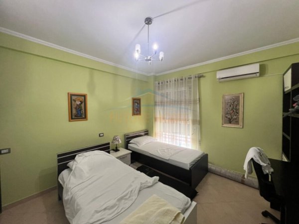 Tirane, jepet me qera apartament 2+1+Ballkon Kati 6, 105 m² 850 € (Rruga e Elbasanit Liceu)