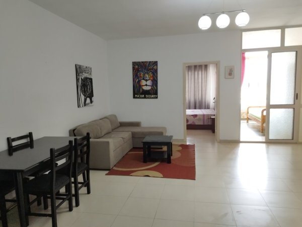 Tirane, jepet me qera apartament 2+1+Ballkon Kati 8, 75 m² 380 € (YZBERISHT)