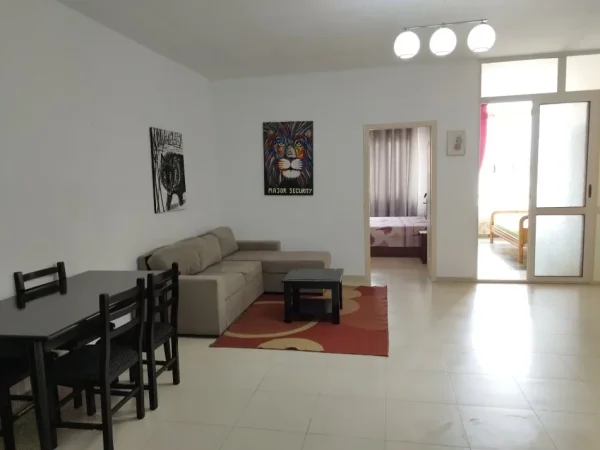 Tirane, jepet me qera apartament 2+1+Ballkon Kati 8, 75 m² 380 € (YZBERISHT)