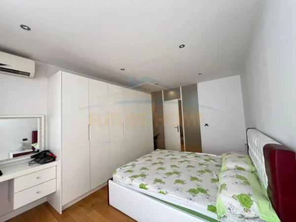Tirane, jepet me qera apartament 2+1+Ballkon Kati 4, 90 m² 450 € (unaza e re)
