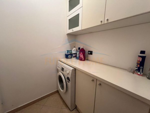 Tirane, jepet me qera apartament 2+1+Ballkon Kati 4, 90 m² 450 € (unaza e re)
