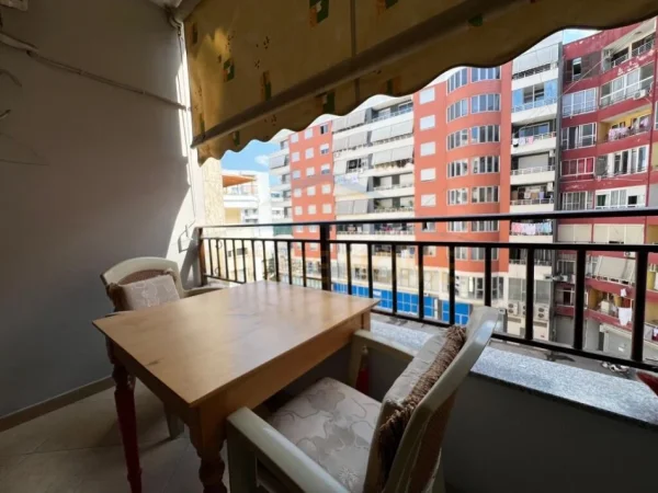 Tirane, jepet me qera apartament 2+1+Ballkon Kati 4, 90 m² 450 € (unaza e re)