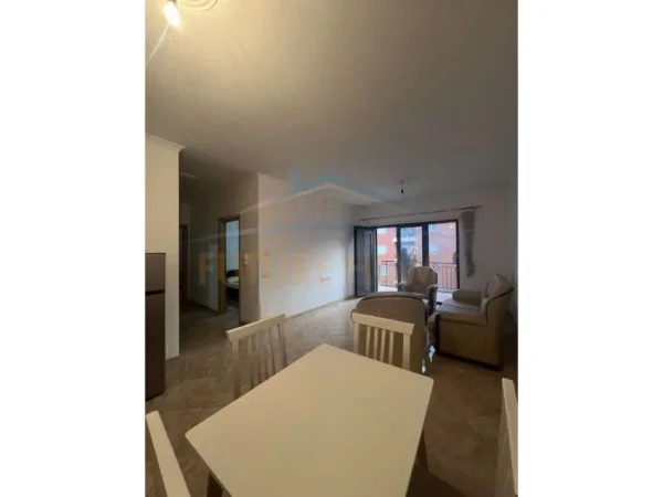 Tirane, jepet me qera apartament 2+1 Kati 4, 107 m² 400 € (Unaza e re)