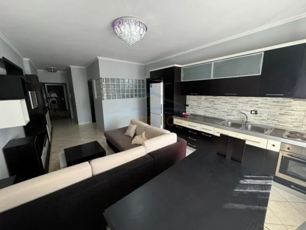Tirane, jepet me qera apartament 2+1+Ballkon Kati 6, 93 m² 700 € (Sheshi Willson)