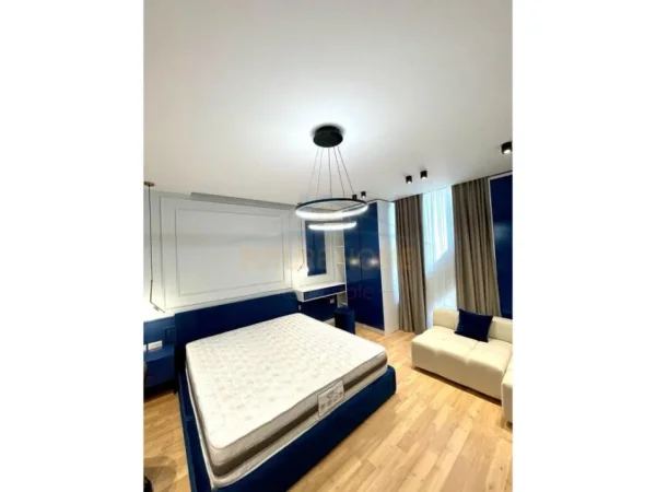 Tirane, jepet me qera garsonier 1+1 Kati 10, 47 m² 600 € (Rruga Kavajes)