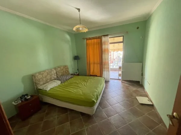 Tirane, jepet me qera apartament 1+1 Kati 8, 85 m² 600 € (Square 21)