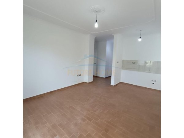 Vlore, shitet apartament 2+1 Kati 2, 106 m² 200.000 € (Lungomare)