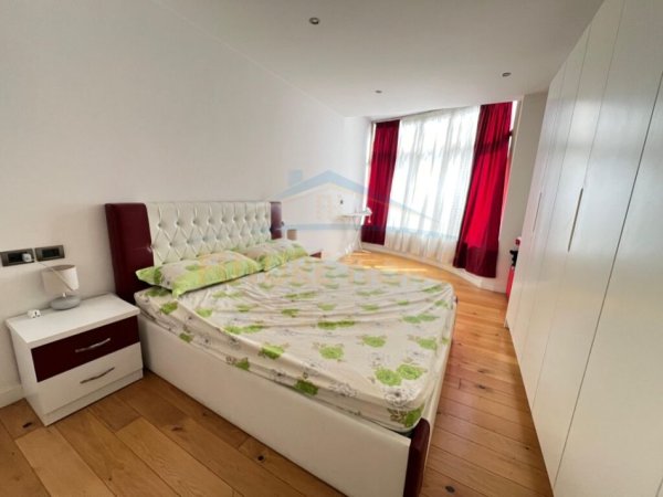 Tirane, jepet me qera apartament 2+1+Ballkon Kati 4, 90 m² 450 € (Unaza e Re)