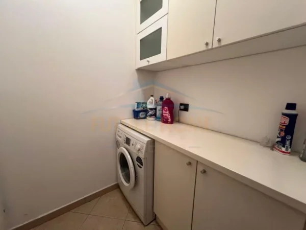 Tirane, jepet me qera apartament 2+1+Ballkon Kati 4, 90 m² 450 € (Unaza e Re)