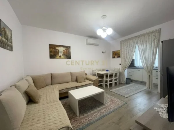 Tirane, jepet me qera apartament 2+1 Kati 3, 69 m² 600 € (vasil shanto)