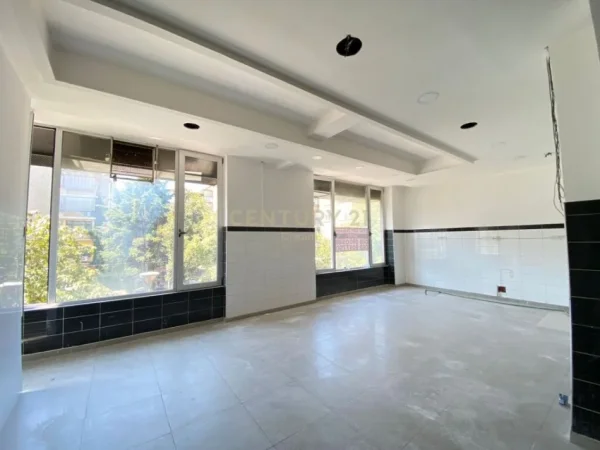 Tirane, shes ambjent biznesi Kati 1, 95 m² 188.000 € (Oxhaku)