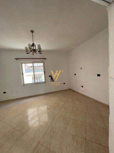 Tirane, jepet me qera zyre Kati 2, 156 m² 1.000 € (KOMUNA E PARISIT)