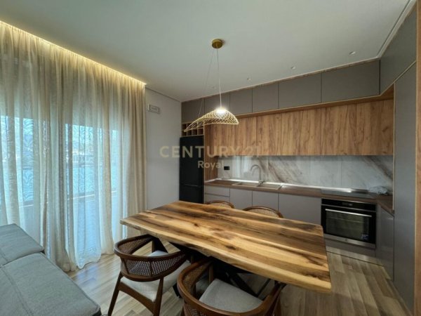 Tirane, jepet me qera apartament 2+1+Aneks+Ballkon Kati 3, 100 m² 1.500 € (TEG)