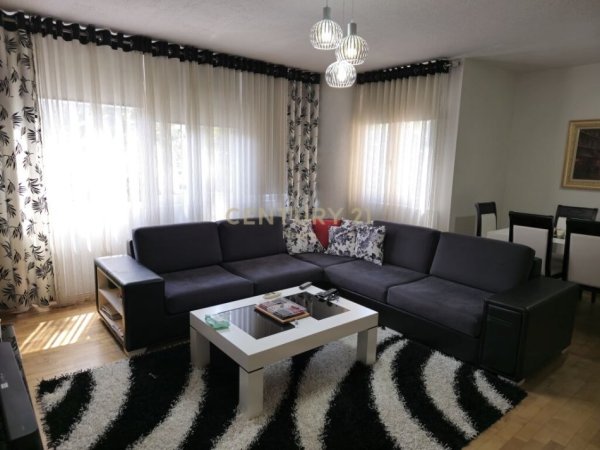 Tirane, jepet me qera apartament 3+1+Aneks+Ballkon Kati 3, 125 m² 1.150 € (STACIONI I TRENIT)