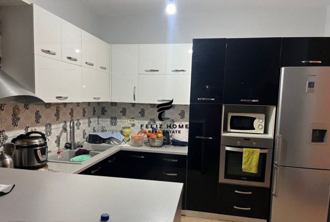 Tirane, jepet me qera apartament 2+1+Ballkon Kati 6, 86 m² 450 € (YZBERISHT)