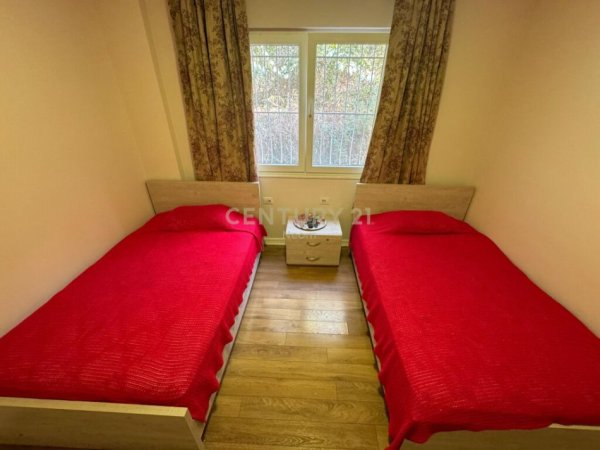 Tirane, jepet me qera apartament 2+1 Kati 3, 110 m² 850 € 