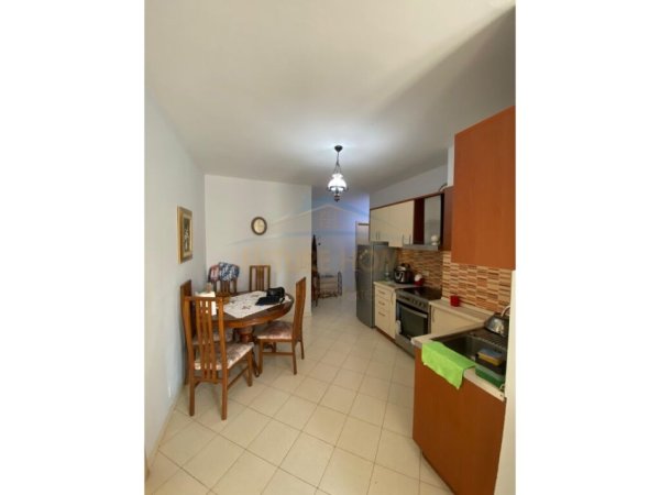 Tirane, jepet me qera apartament 2+1 Kati 2, 90 m² 600 € (Prokurorisë, Mine Peza)
