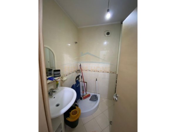 Tirane, jepet me qera apartament 2+1 Kati 2, 90 m² 600 € (Prokurorisë, Mine Peza)