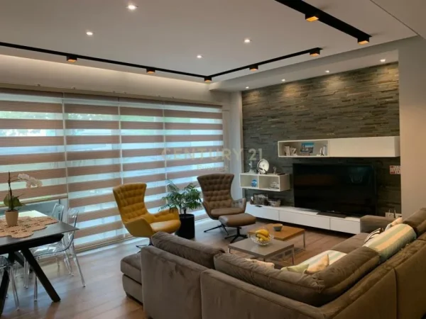 Tirane, shes Vile 3 Katshe Kati 3, 394 m² 820.000 € (AMBASADA AMERIKANE)