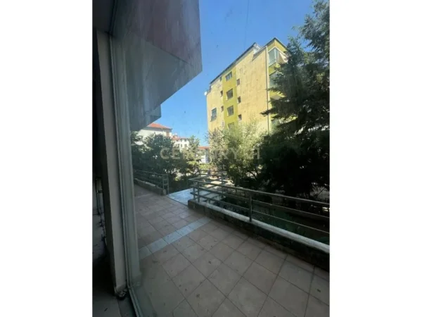 Tirane, shes dyqan Kati 1, 500 m² 770.000 € (Rruga Bill Klinton Tirana, Albania)
