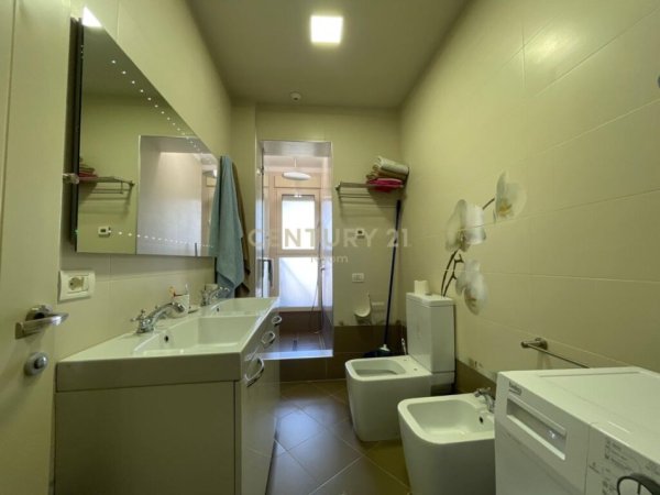 Tirane, jepet me qera apartament 4+1 Kati 4, 227 m² 465.000 € (Liqeni i thate)