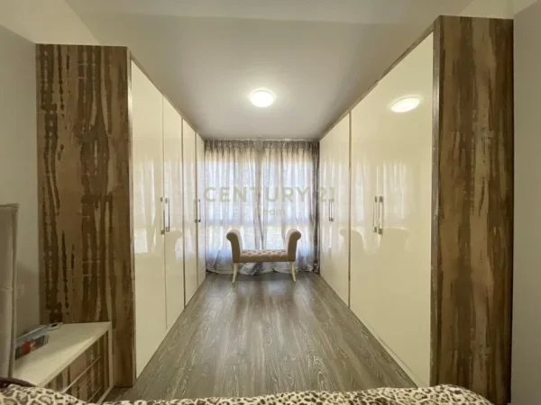 Tirane, jepet me qera apartament 4+1 Kati 4, 227 m² 465.000 € (Liqeni i thate)