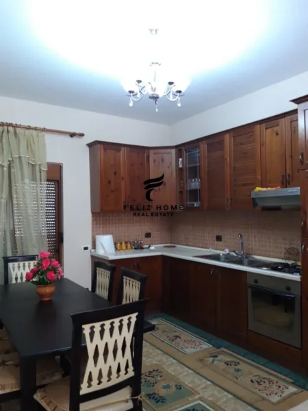 Tirane, jepet me qera Vile 4+1+Ballkon Kati 2, 249 m² 1.400 € (SAUK)